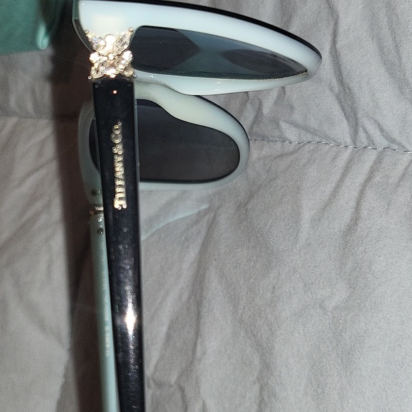 Tiffany & Co. Cat-Eye TF4089B Sunglasses - Picture 4 of 8